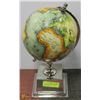 Image 1 : VINTAGE ESTATE METAL BASE DESK GLOBE -