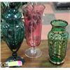 Image 1 : 3 PIECES OF ART GLASS