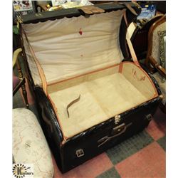 LARGE VICTORIAN CANVAS AND LEATHER STEAMER TRUNK