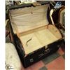 Image 1 : LARGE VICTORIAN CANVAS AND LEATHER STEAMER TRUNK