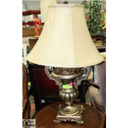 SHOWHOME DECORATOR TRI-LIGHT TABLE