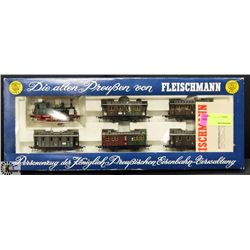 FLEISMANN TRAIN AND CARS SET
