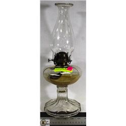 VINTAGE TABLE OIL LAMP.