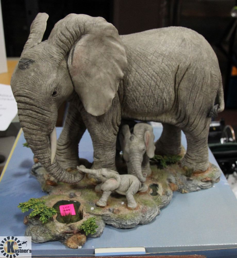 LARGE TUSKERS ELEPHANT ORNAMENT