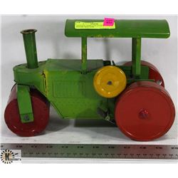 ANTIQUE TINPLATE CLOCKWORK STEAM TRACTOR.