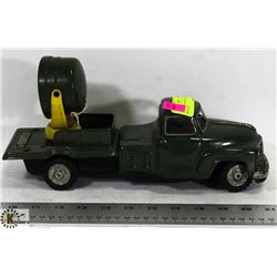 1950S TINPLATE ARMY TRUCK WITH SPOTLIGHT.