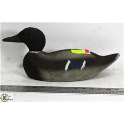 ANTIQUE HAND CARVED WOODEN DUCK DECOY.