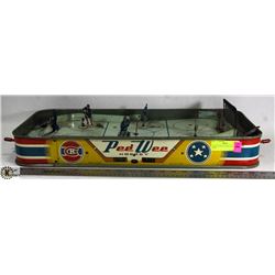 VINTAGE METAL PEEWEE HOCKEY GAME.