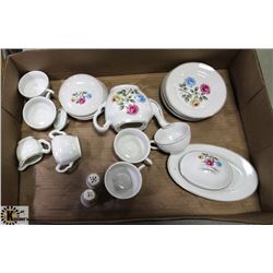 TRAY WITH 1950'S KIDS DISH SET