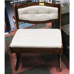 WOOD AND FABRIC VINTAGE CHAIR