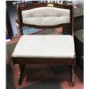 Image 1 : WOOD AND FABRIC VINTAGE CHAIR