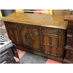 1966 PHILCO PHONOGRAPH W/ 8 TRACK STEREO PLAYER.