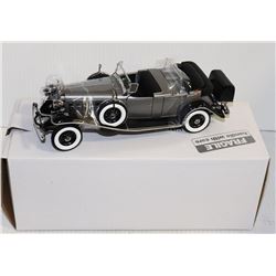 SILVER 1932 CADILLAC DIE CAST CAR