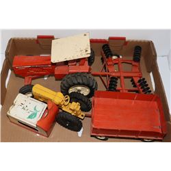 ALLIS CHALMERS TRACTOR, DISC WAGON, YELLOW