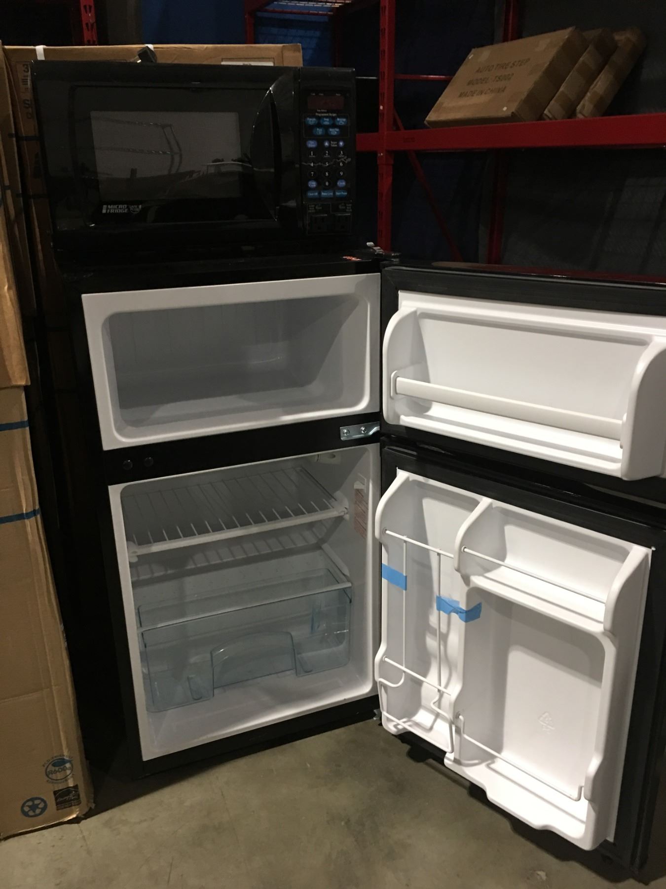 MICRO FRIDGE COMPACT BAR FRIDGE/FREEZER & MICROWAVE COMBO (BLACK)