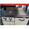 Image 2 : Vintage Covered Range 4-Burner Gas Range, Oven & Warming Cabinets