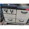 Image 3 : Vintage Covered Range 4-Burner Gas Range, Oven & Warming Cabinets