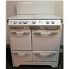 Image 1 : O'Keefe & Merritt Range 4-Burner Gas Stove, Oven & Warming Cabinets