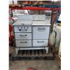 Image 2 : Marlboro Universal Vintage Covered 4-Burner Natural Gas Stove & Oven