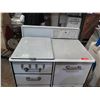 Image 3 : Marlboro Universal Vintage Covered 4-Burner Natural Gas Stove & Oven