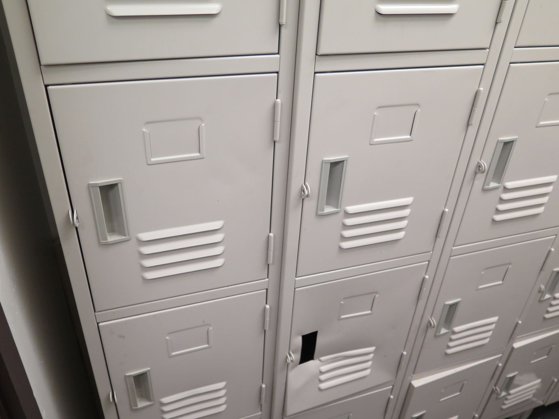 Metal Locker Unit w/ 15 Individual Locking Compartments (3 vertical ...