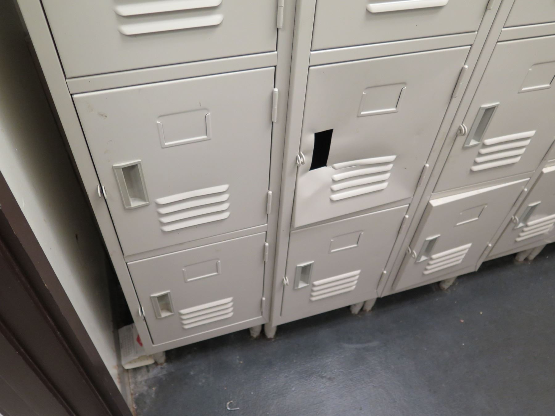 Metal Locker Unit w/ 15 Individual Locking Compartments (3 vertical ...