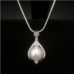 Elegant Ladies 925 Silver Necklace With Pearl Mounted Pendant