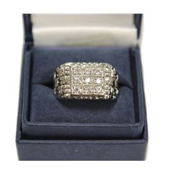 Men's Sterling Silver Large Ring with Center Stones Size: 9 stamped 925 New with Box