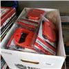Image 1 : BOX OF RETRACTABLE LEASHES
