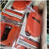 Image 2 : BOX OF RETRACTABLE LEASHES