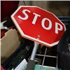 Image 2 : STOP/SLOW SIGN AND TRIPOD