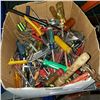 Image 2 : BOX OF HAND TOOLS
