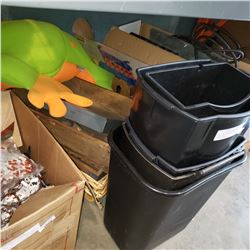 LOT OF VINTAGE TRAYS WICKER TRAY AND STUFFED FROG AND WASTE BINS