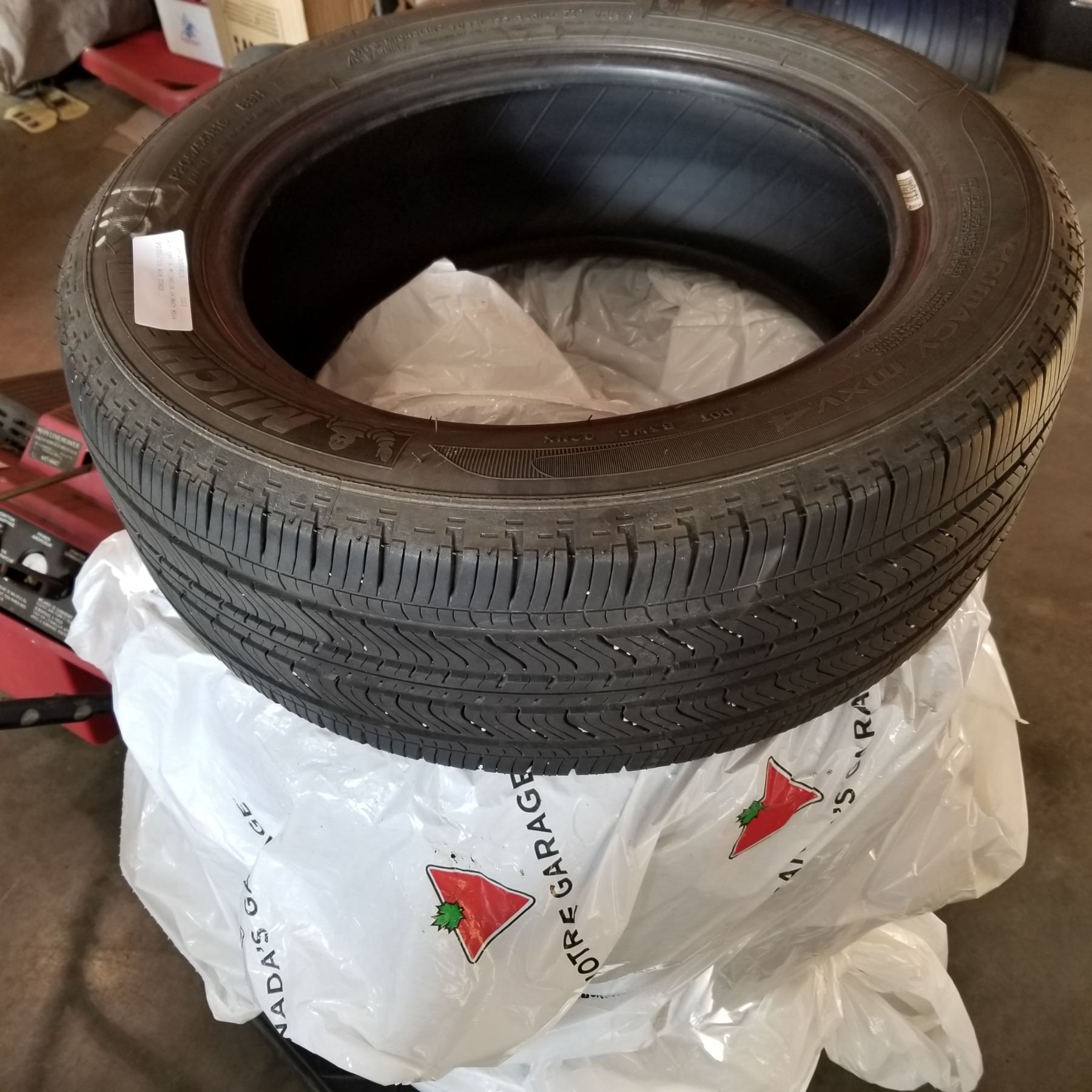 SET OF 4 MICHELIN 205/55R16 TIRES Big Valley Auction SET OF 4 MICHELIN 205/55R16 TIRES Big Valley Auction