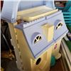 Image 3 : VINTAGE FISHER PRICE DOLL HOUSE