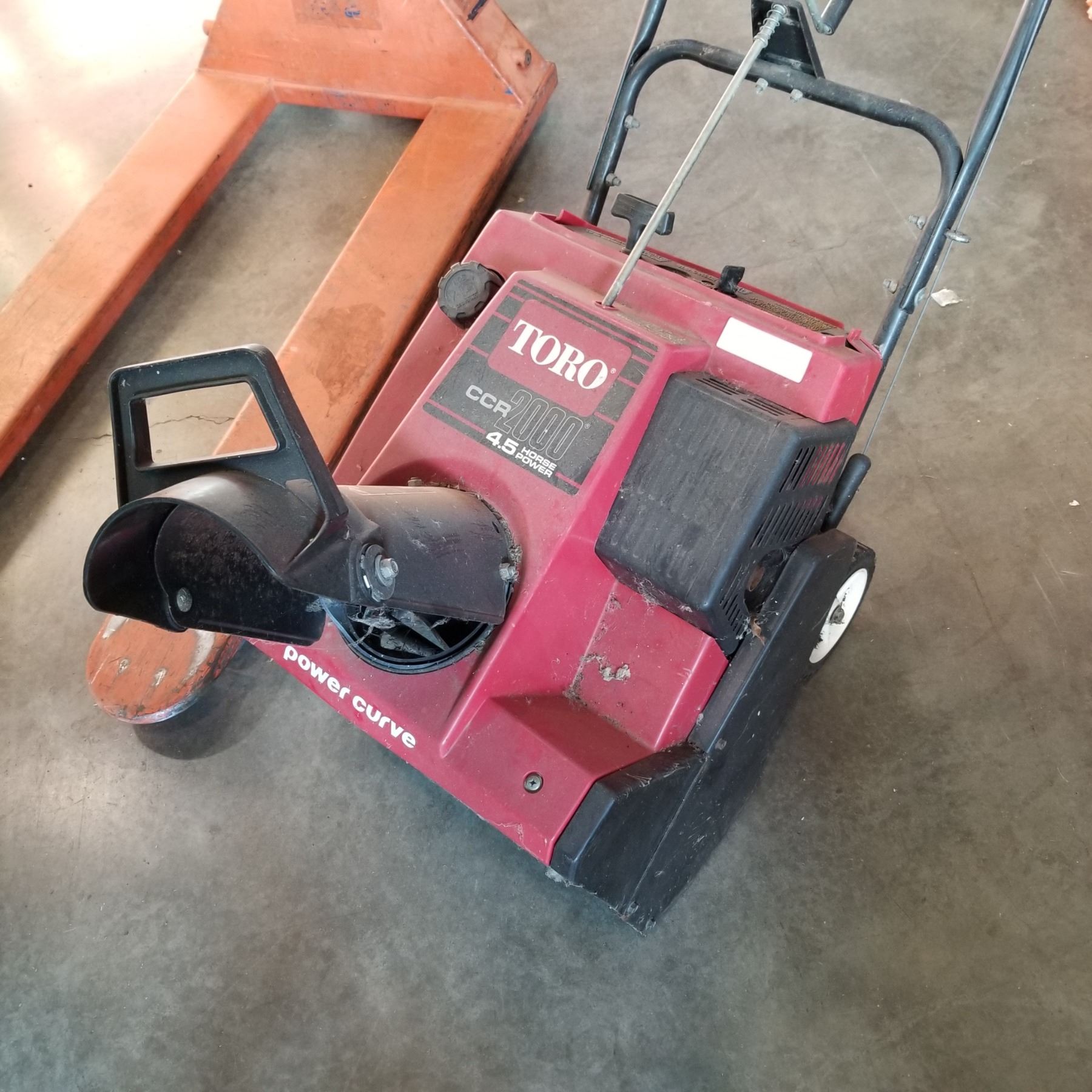TORO CCR 2000 4.5 HORSEPOWER SNOWBLOWER - Big Valley Auction