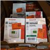 Image 2 : TRAY OF HONEYWELL PROGRAMMABLE AND NON PROGRAMMBLE THERMOSTATS