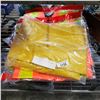 Image 1 : 6 HIGH VIS VESTS AND RAIN GEAR