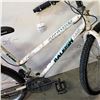 Image 2 : WHITE RALEIGH BIKE