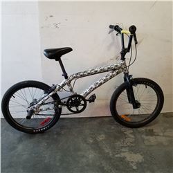 BLACK AND WHITE NO NAME BMX BIKE