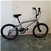 Image 1 : BLACK AND WHITE NO NAME BMX BIKE