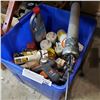 Image 1 : TOTE OF SHOP FLUIDS