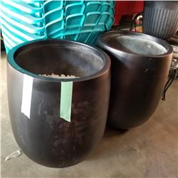 2 LARGE BLACK PLANTERS