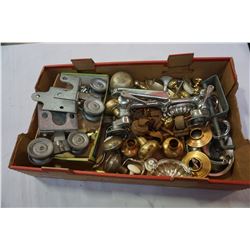 TRAY OF ASSORTED VINTAGE AND ANTIQUE HARDWARE