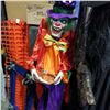 Image 3 : 5FT WITCH AND CLOWN DECORATIONS