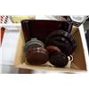 Image 3 : 2 TRAYS OF EASTERN COLLECTABLES, GINIGER JARS, MINI ROOM DIVIDERS