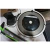 Image 2 : IROBOT LOOJ AND ROOMBA
