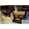 Image 1 : 2 BOXES OF HOME DECOR