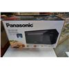 Image 1 : WHITE PANASONIC MICROWAVE