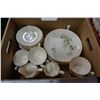 Image 1 : SPRING BLOSSOM GEORGIAN CHINA USA 22KT GOLD CHINA DISHES